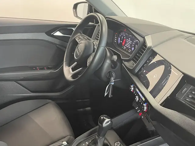 Audi A1 Sportback 1.0 TFSI 95pk AUT NAV 2023 Benzine 15