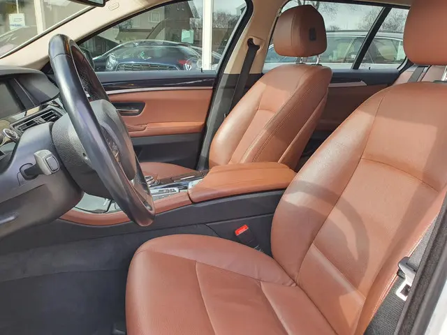 BMW 5 Serie Touring 528xi High Executive 2014 Benzine 4