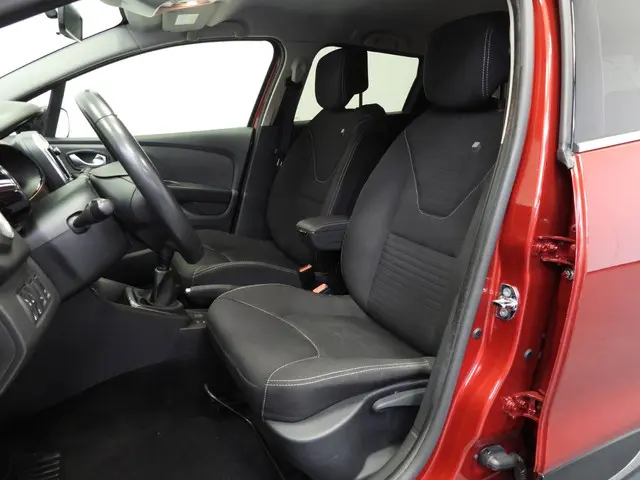 Renault Clio Estate 0.9 TCe Limited 2016 Benzine 19