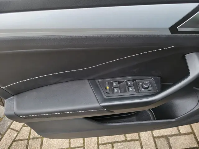 Volkswagen T-Roc 1.5 TSI GOAL 2025 Benzine 12