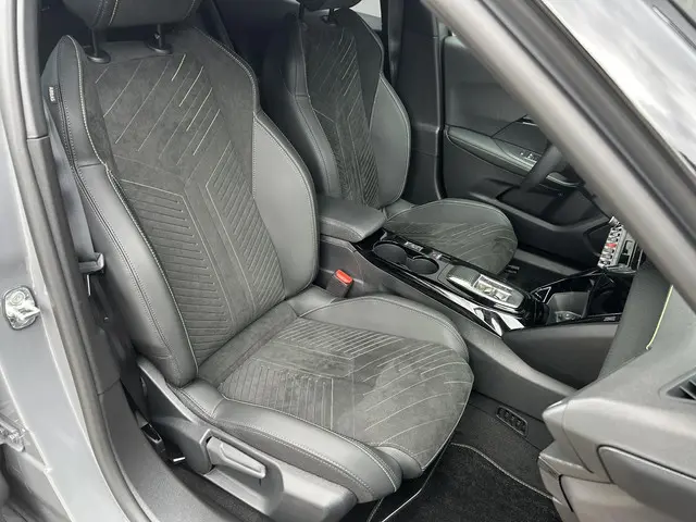 Peugeot 2008 1.2 Hybrid 145 GT 2025 Hybride Benzine 23