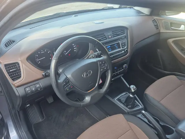 Hyundai i20 1.2 HP i-Motion Comfort 2015 Benzine 11