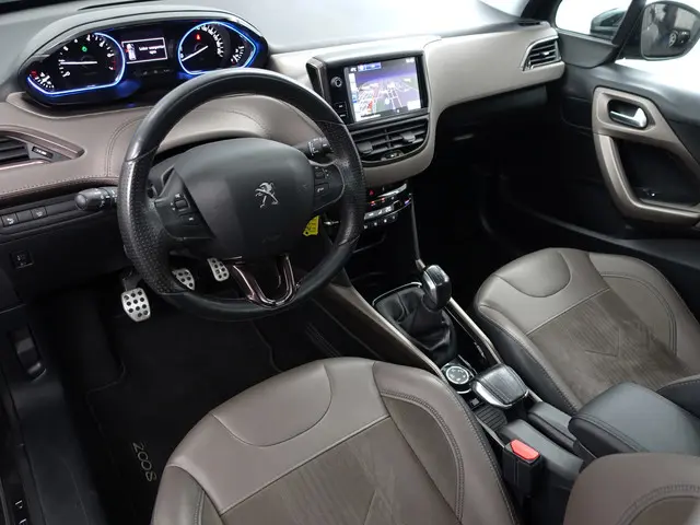 Peugeot 2008 1.2 PureTech Féline- 2016 Benzine 2