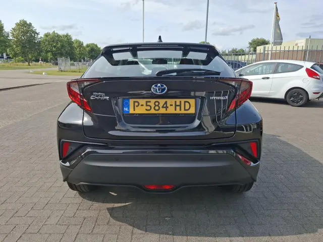 Toyota C-HR 1.8 Hybrid Dynamic 2022 Hybride Benzine 4