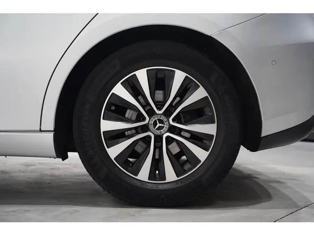 Mercedes-Benz B-Klasse 180d Style 2019 Diesel 23