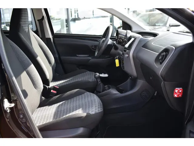 Peugeot 108 1.0 e-VTi Active 2021 Benzine 12