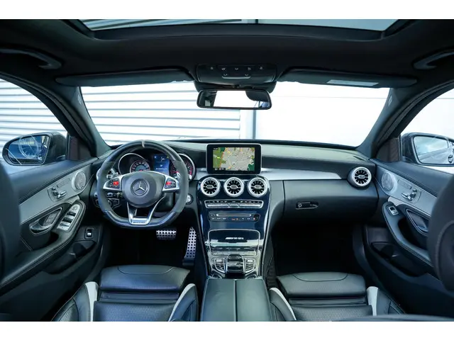 Mercedes-Benz C-Klasse Estate AMG 63 S 2015 Benzine 2