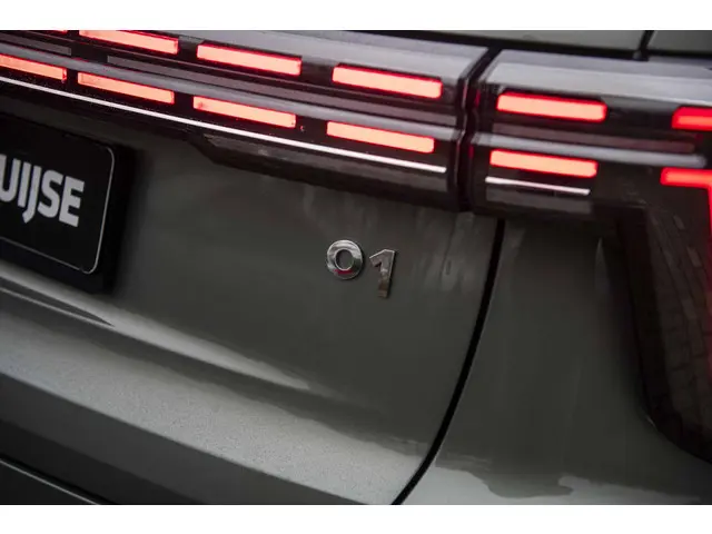 Lynk & Co 01 1.5 Plug-in Hybrid More 2025 Hybride Benzine 9