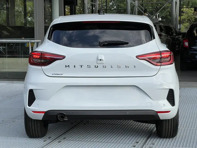 Mitsubishi Colt 1.0T MT Intense 2025 Benzine 15