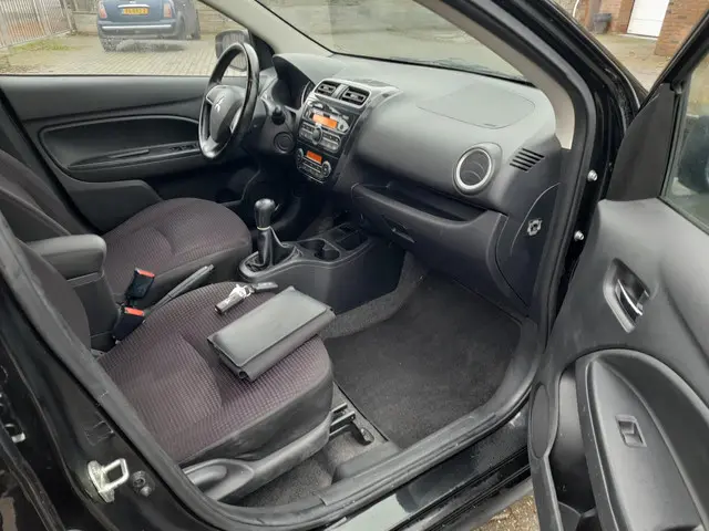 Mitsubishi Space Star 1.0 Intense 2013 Benzine 11