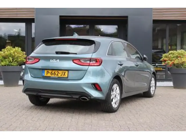 Kia Ceed Ceed 1.0 T-GDi DynamicLine 2022 Benzine 4