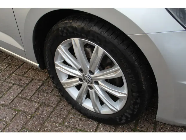 Volkswagen Touran 1.2 TSI Highline 7p 2016 Benzine 22