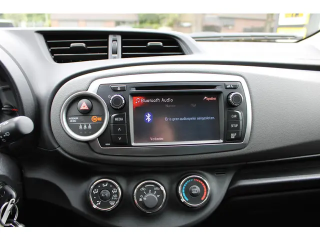 Toyota Yaris 1.3 2013 Benzine 24