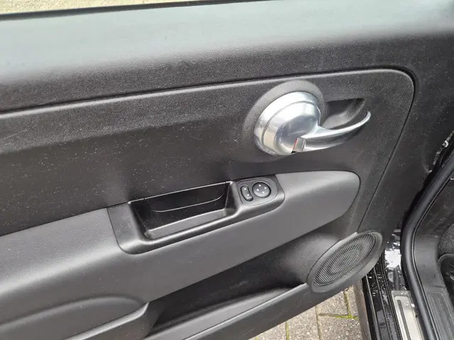 Fiat 500 1.0 Hybrid Rockstar 2021 Hybride Benzine 17