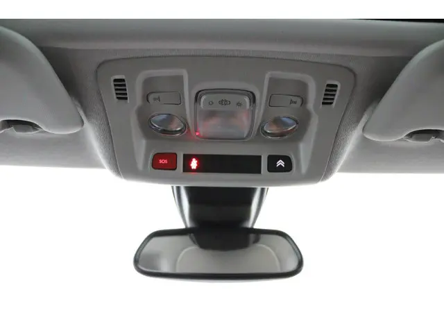 Citroën C3 1.2 PureTech S&S Shine zwart 2017 Benzine 28