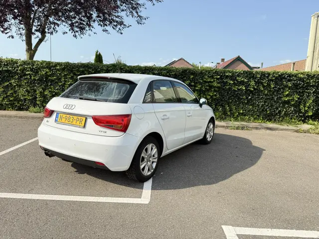 Audi A1 Sportback 1.4 TFSI Connect 2012 Benzine 8