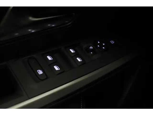 Peugeot 3008 1.2 Hybrid 145 Allure 2024 Hybride Benzine 21