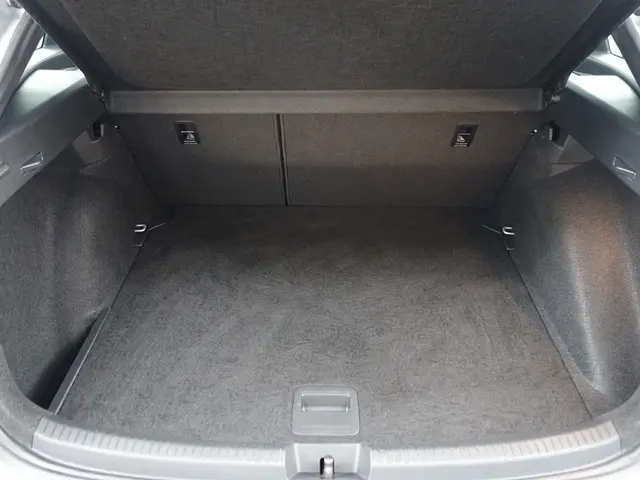 Volkswagen Taigo 1.0 TSI R-Line- 2023 Benzine 37