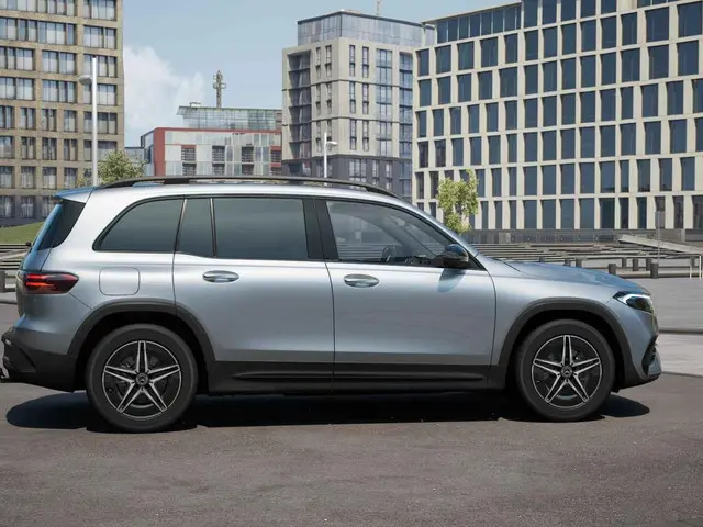 Mercedes-Benz EQB 250+ AMG Line 71 kWh 2025 Elektrisch 17