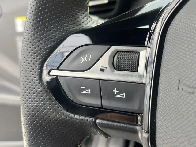 Peugeot e-2008 EV GT Pack 50 kWh 2022 Elektrisch 24