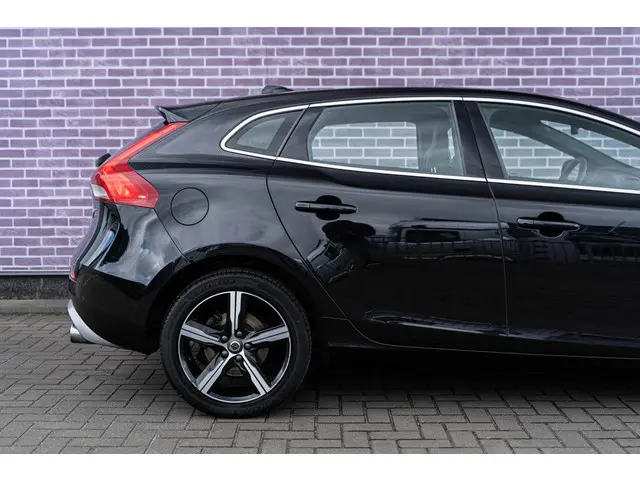 Volvo V40 T4 190pk R-Design 2018 Benzine 13