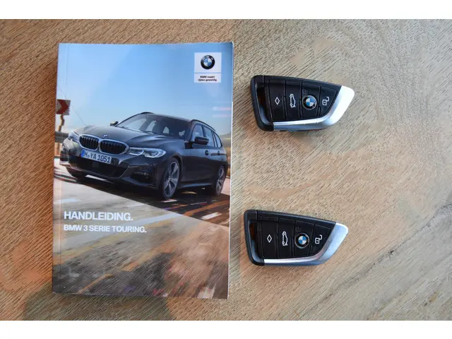 BMW 3 Serie Touring 320i Business Edition 2022 Benzine 27