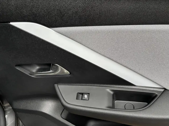 Opel Astra 1.2 Turbo Business Edition 2025 Benzine 43