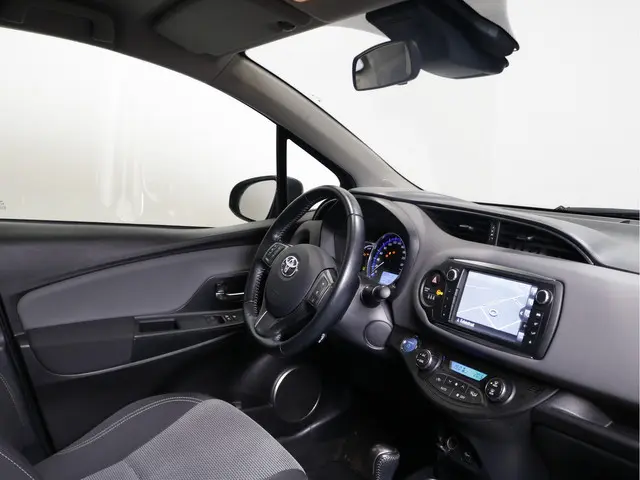 Toyota Yaris 1.5 Hybrid Trend 2016 Hybride Benzine 8