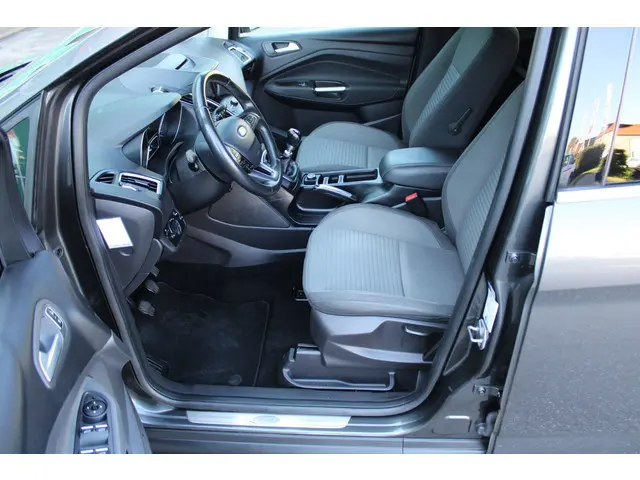 Ford C-MAX 1.0 Titanium 2017 Benzine 12