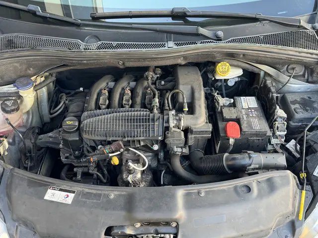 Peugeot 208 1.0 PureTech LIKE 2015 Benzine 9