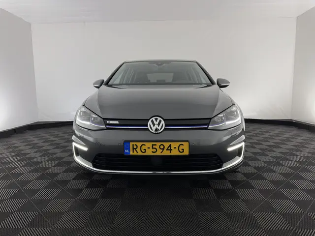 Volkswagen e-Golf (SOH-100%) 2017 Elektrisch 2
