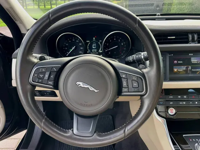 Jaguar XF 3.0 Portfolio AWD 2016 Benzine 17
