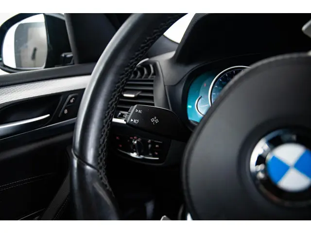 BMW X3 xDrive20i High Executive 2018 Benzine 32