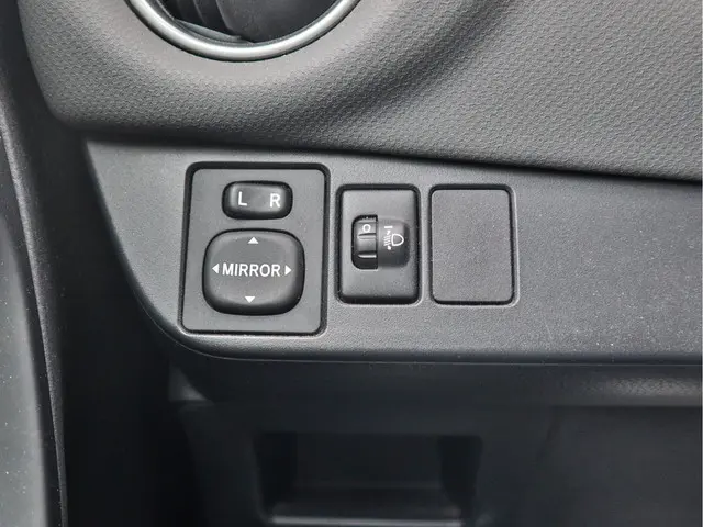 Toyota Yaris 1.5 Hybrid Comfort 2015 Hybride Benzine 20