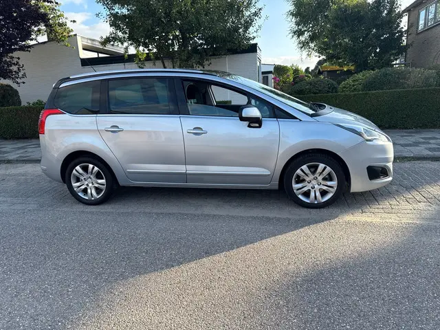 Peugeot 5008 1.6 THP Allure 7p. 2014 Benzine 4