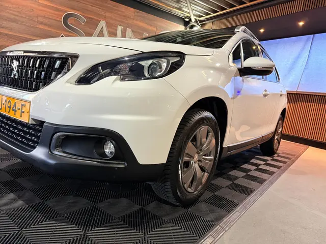 Peugeot 2008 |1.2 PureTech Blue Lion | Pano | 2017 Benzine 9