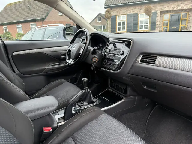 Mitsubishi Outlander 2.0 2017 Benzine 16