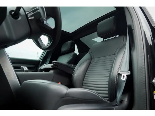 Land Rover Discovery 3.0 D250 R-Dynamic SE 2024 Diesel 2