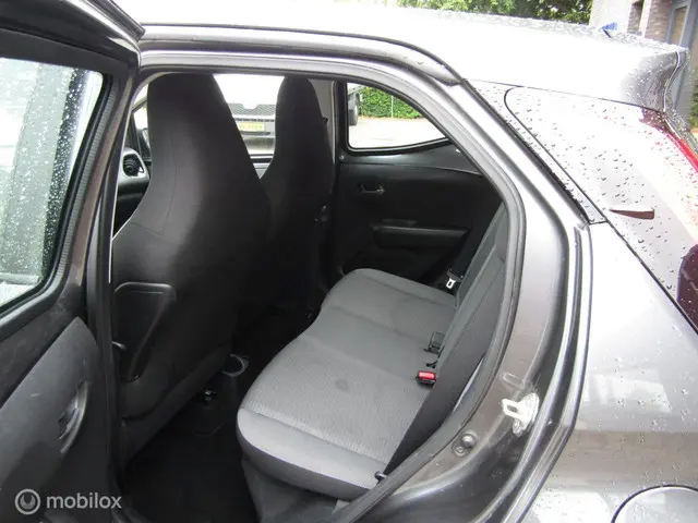 Toyota Aygo 1.0 VVT-i x-play 2021 Benzine 16