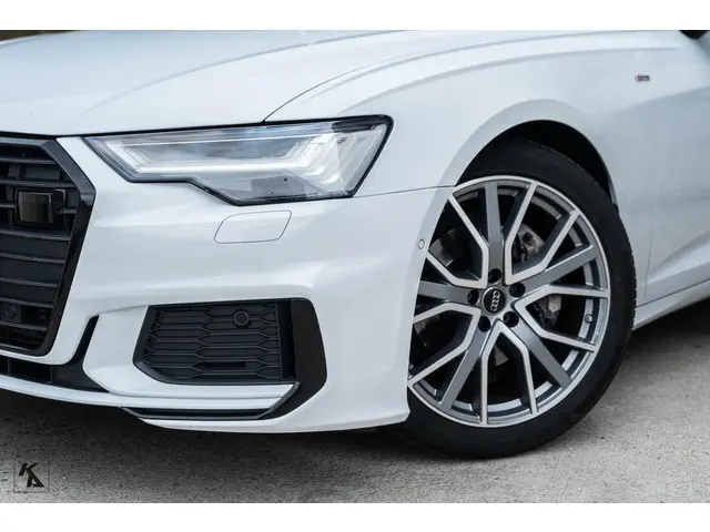 Audi A6 Avant 45 TFSI | 2019 Quattro | S-line 2019 Benzine 6