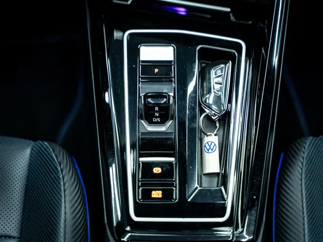 Volkswagen Golf 2.0 TSI R 4Motion 2024 Benzine 33