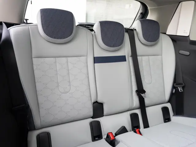 MINI 5-Deurs Cooper C 2025 Benzine 11