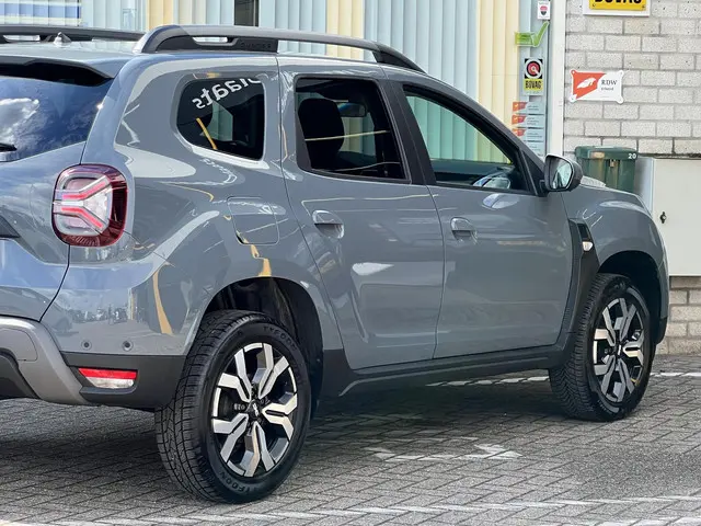 Dacia Duster 1.3 TCe 150 Journey 2023 Benzine 27