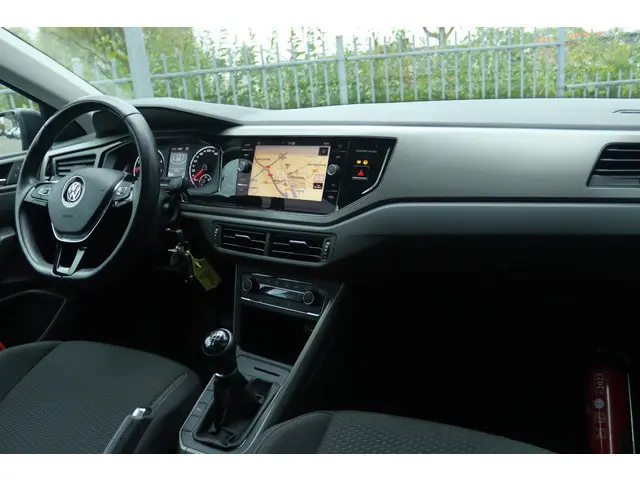Volkswagen Polo 1.0 TSI COMFORTLINE 2017 Benzine 3