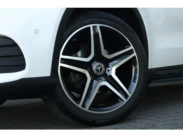 Mercedes-Benz GLA 200 Premium Plus 2018 Benzine 4