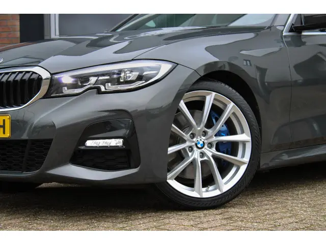BMW 3 Serie 330i High Executive Edition 2019 Benzine 31