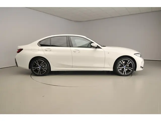 BMW 3 Serie Sedan 320e 2024 Hybride Benzine 4