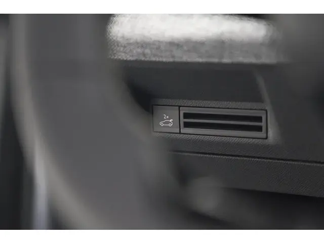 Peugeot 5008 HYbrid 145 e-DCS6 GT 2025 Hybride Benzine 39