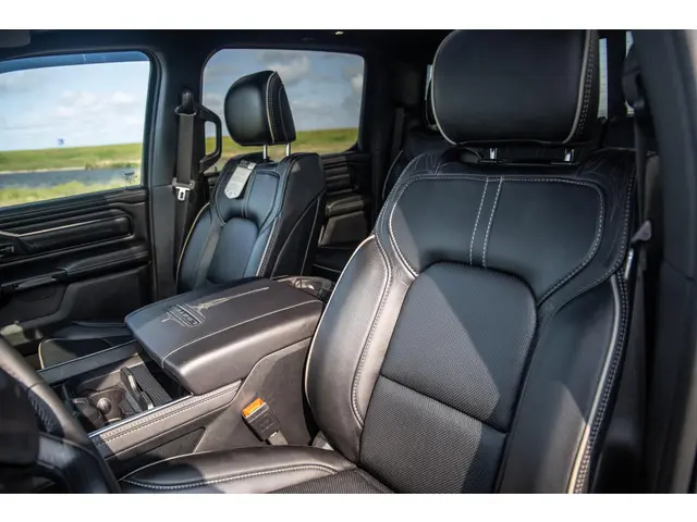 Dodge Ram 1500 5.7 V8 4x4 Crew Cab Limited 2024 Benzine 78