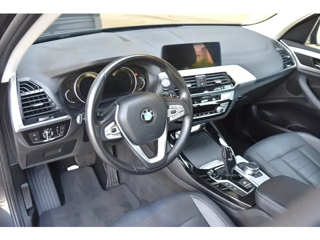 BMW X3 xDrive20i High Executive 2018 Benzine 9